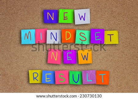 The words New Mindset New Result written on sticky colored paper over cork board