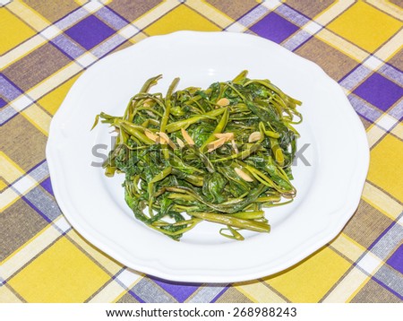 Stir-fried Garlic Water Spinach