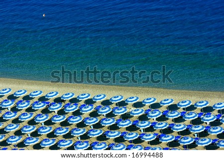 Beach with perfectly parallel lines