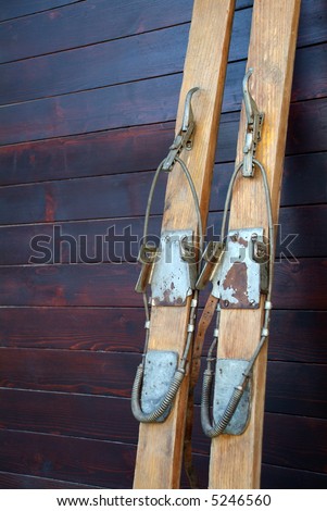 Old wood skis in the wood cabin