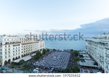 THESSALONIKI, GREECE- JUNE 1, 2014: Rueda de casino flash mob, particular type of Salsa held in Thessaloniki in order to break the Guinness World Record. 1102 people danced in Aristotelous square.