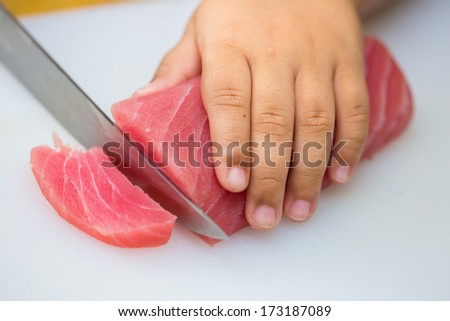 Hand was sliced fish to make sushi