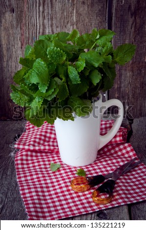 Mint in a circle on a table