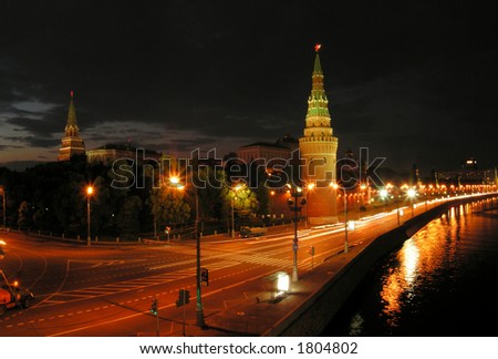 Night Moscow. The Kremlin wall along the river of Moscow.