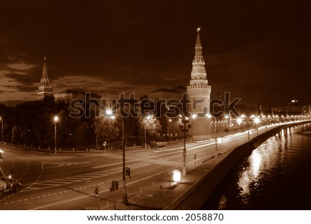 Night Moscow. The Kremlin wall along the river of Moscow.