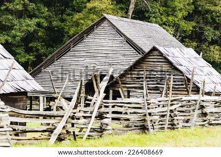 A view of the pioneer farm found in the national park of the Great Smokey Mountains near Cherokee, North Carolina.