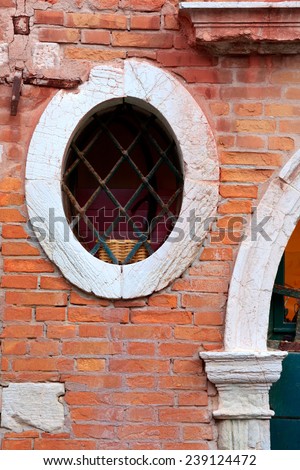 Oval Window in Venice