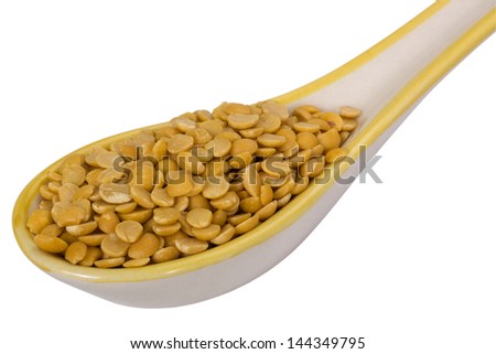 Close-up of pigeon peas in a spoon