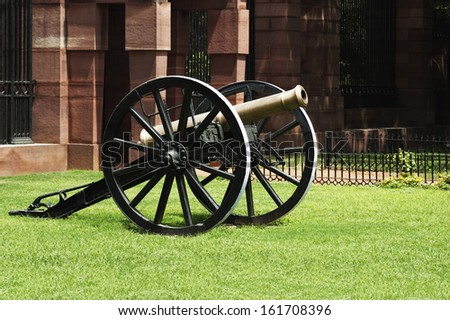 Cannon at the fort of a government building, Rashtrapati Bhavan, Rajpath, New Delhi, India