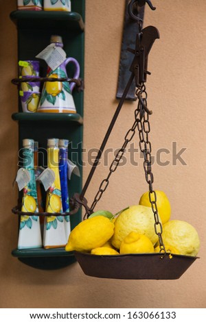 Lemons on a weighing scale at a market stall, Ravello, Amalfi Coast, Salerno, Campania, Italy