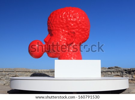 Bondi Beach, Australia - October 30, 2013: Sculpture By The Sea, Bondi 2013. Annual Event That Showcases Artists From Around The World Sculpture Titled \'Bubble No 5\' By Qian, Sihua