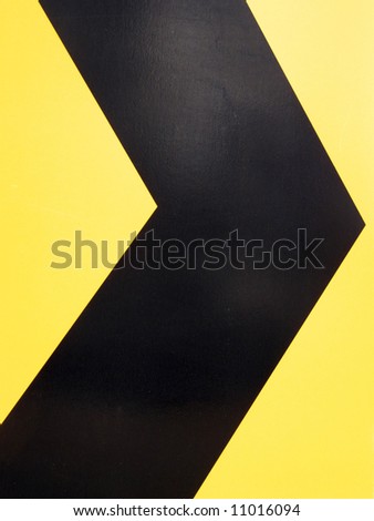 Black arrow on yellow indicating go right