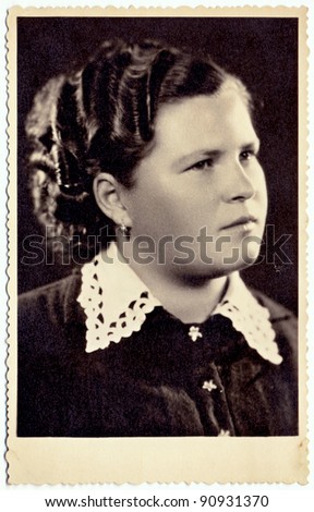 girl´s face - photo scan - about 1940