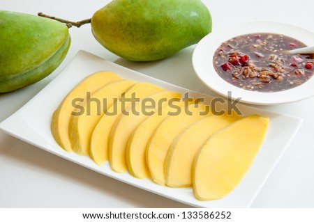Green mangoes dipped into a sweet fishy paste with dried shrimp and red onions.