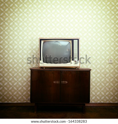 Retro Tv With Wooden Case In Room With Vintage Wallpaper And Parquet, Toned