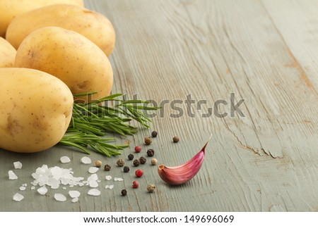 potatoes, rosemary, coarse salt and grains of pepper