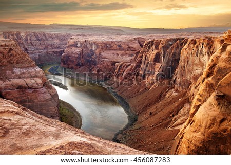 Colorado river deep canyon Horseshoe Bend, Southwest