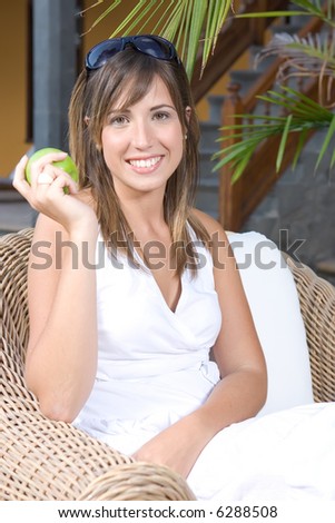 Beautiful young woman relaxed eating an apple