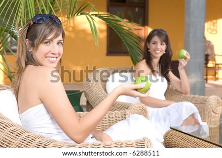 Beautiful young women relaxed eating an apple