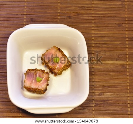 Semi-cooked red tuna with sesame seeds and wasabi