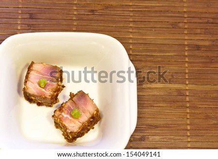 Semi-cooked red tuna with sesame seeds and wasabi