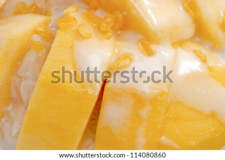 sticky rice with mango and coconut milk