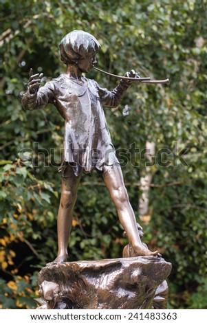 LONDON, UK - September 23, 2014: Peter Pan statue in Kensington Gardens, London