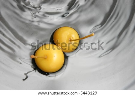 yellow fruits in water