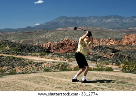 Golfer tees it up on mountain course in Utah