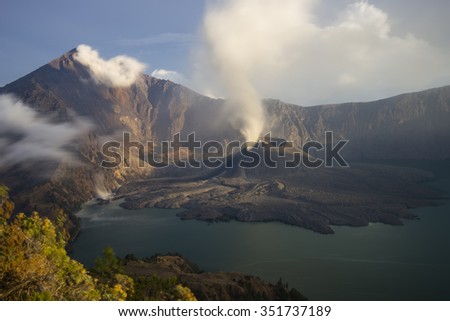 Rinjani Mountain / Anak Jari Volcanic Eruption / Volcano Eruption / Volcanic Crater /