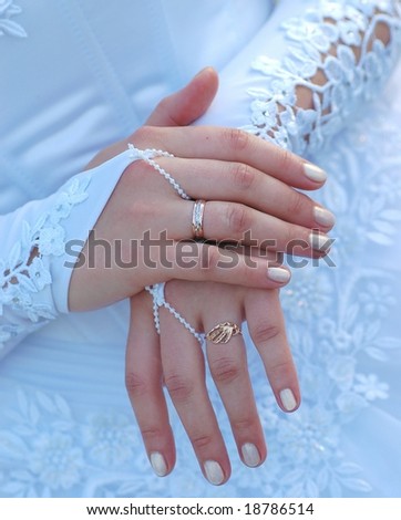 Hands of bride