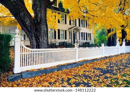 Connecticut, Usa - Circa 2013 - Facade Of An Old Colonial Style Home With A White Fence And Yellow Autumn Maple Leaves Circa 2013 In Connecticut, Usa