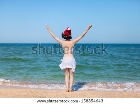 Young girl pulls her hands to the sky