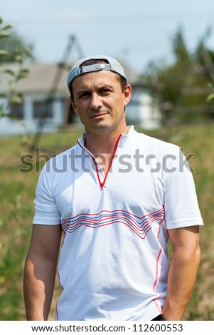 Portrait of an young man outside, in a sunny day