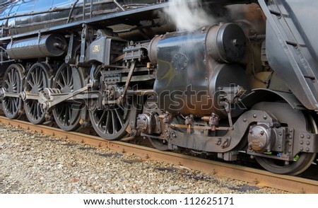 Steam Powered Train main drive wheels and steam shaft.