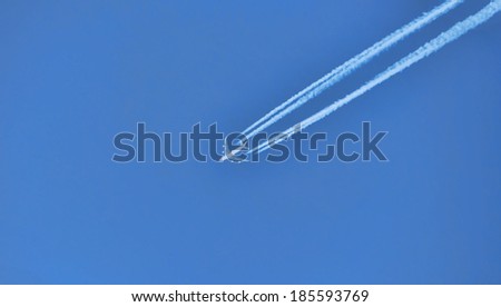 plane in the sky draws strip