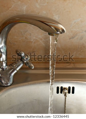 Tap with run water in the kitchen