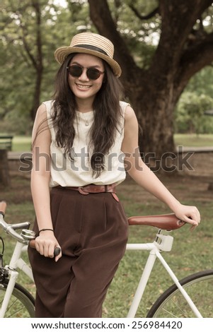 Woman chilling in the park with her fixed gear bike