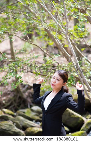 Asian women to work to relax in nature