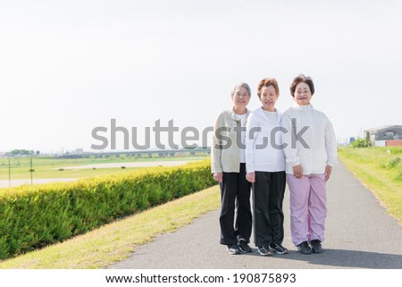 Threesome of an elderly woman a good relationship