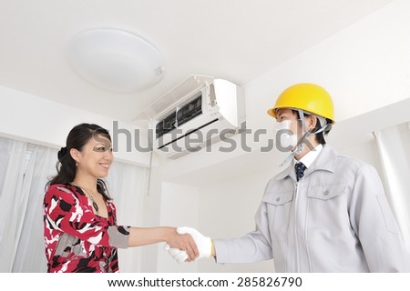 Women receiving describes air conditioning from the work clothes of men