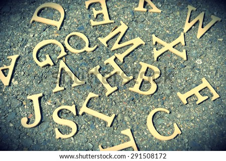 Disjointed letter of the alphabet