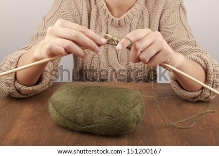 first steps of learning to knit
