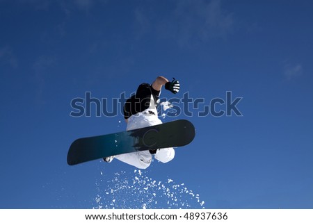 man snowboarding doing acrobatic figures