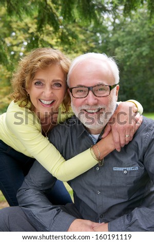 Close up portrait of a senior couple laughing together outdoors