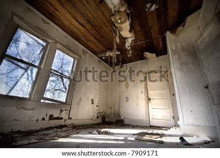 Abandoned Old House - Home Improvement Needed