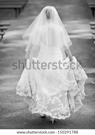 runaway bride, black and white pic