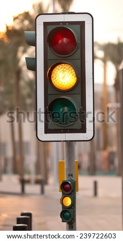 yellow traffic light