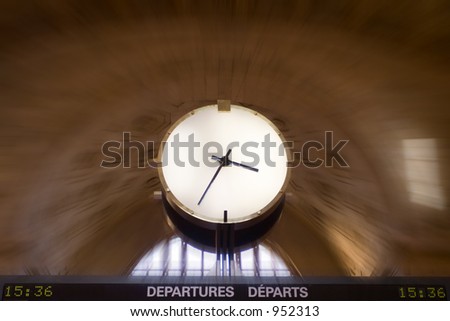 Clock in Toronto\'s Union Station, with radial blur.
