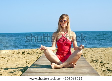 girl sitting posture tsog sea